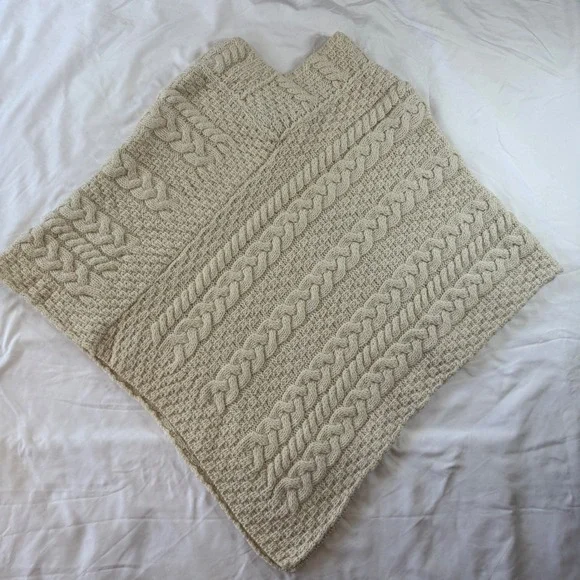 Aran Woollen Mills Ireland 100% Merino Wool Cable Knit Poncho Cream One Size - Picture 6 of 6